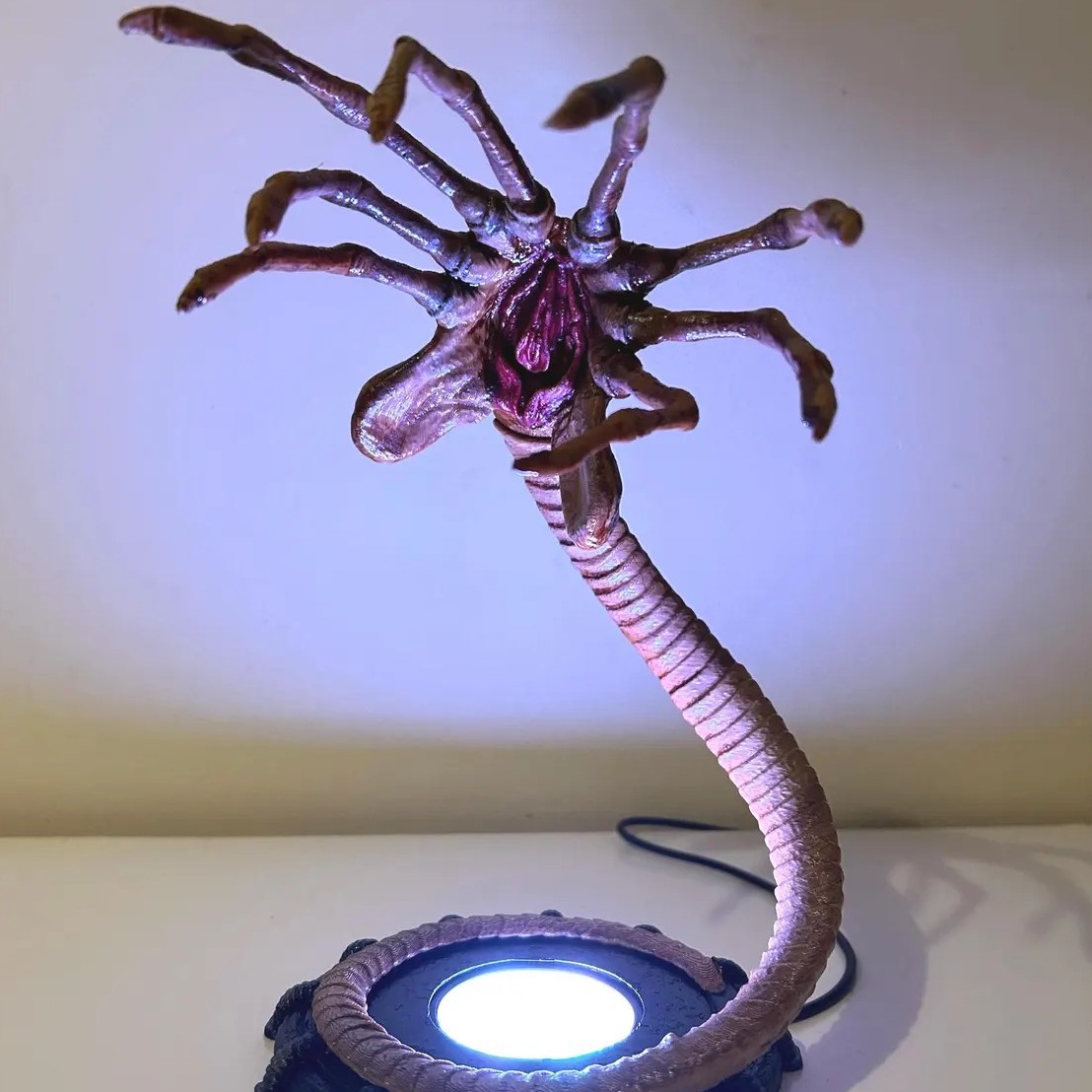 Lampada Notturna Alien Facehug - Outdoor Lighting Halloween recensione e prezzo